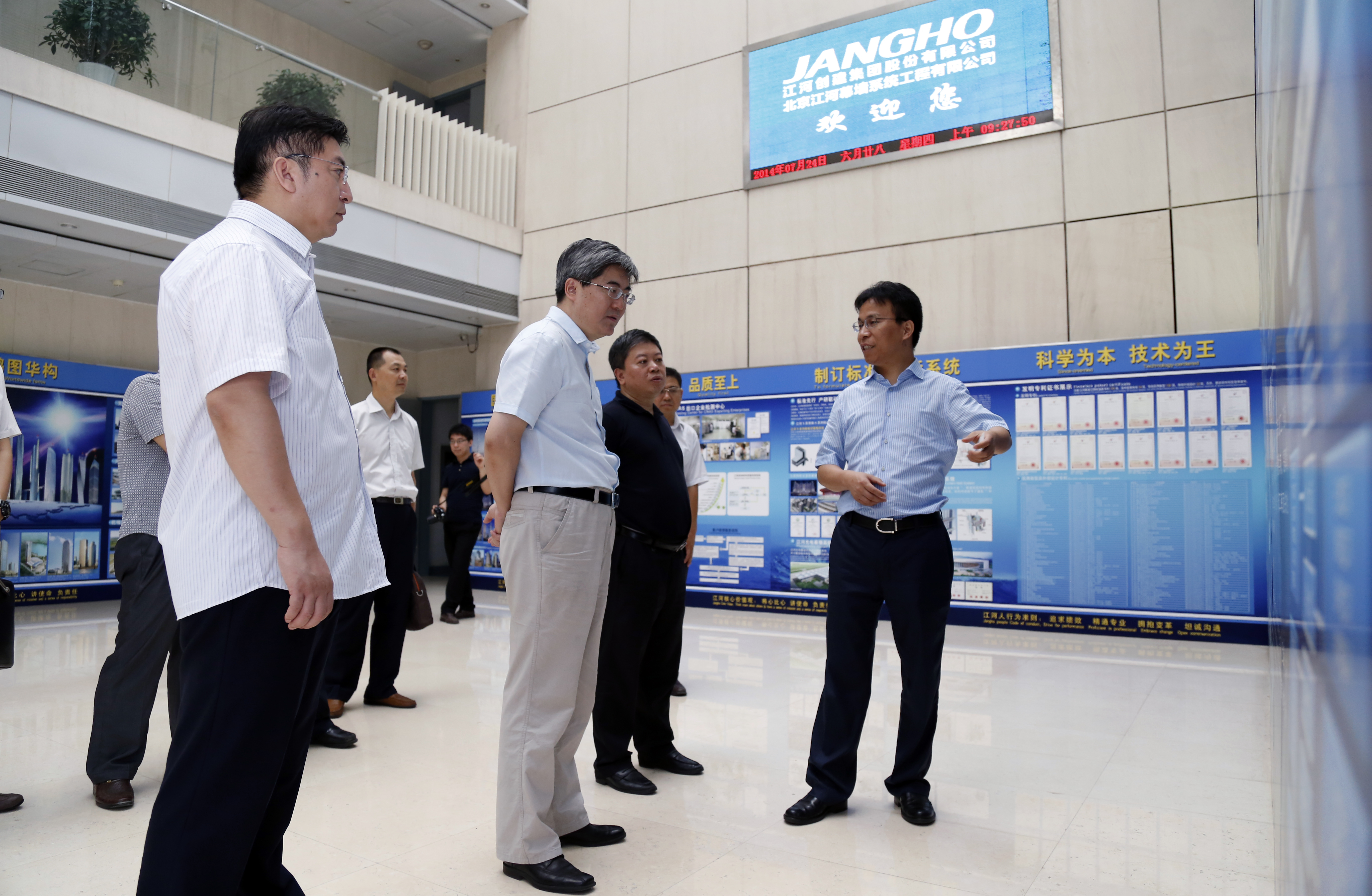 北京市外事办张海舟副主任一行莅临pg赏金女王单机版试玩平台建设调研